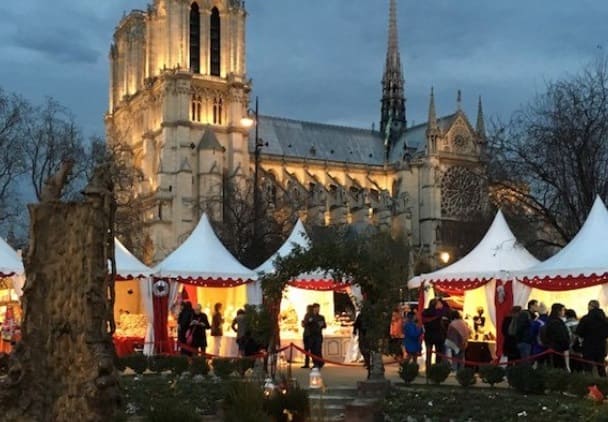 mercado de Navidad en Notre Dame Paris