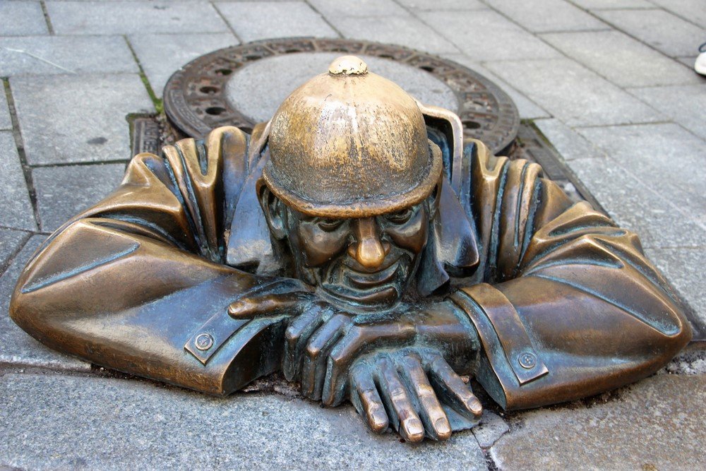 Hombre en el trabajo, escultura en Bratislava.