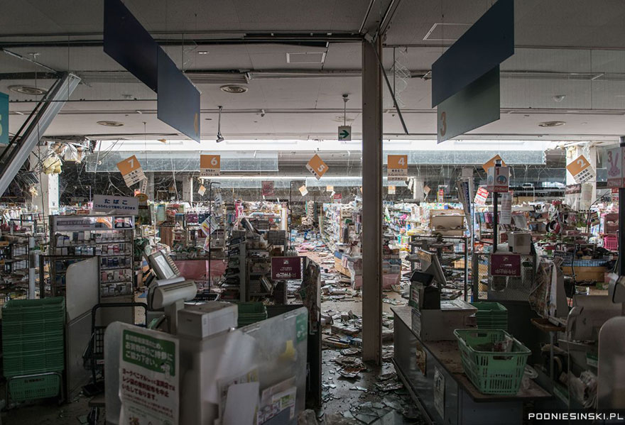 Zona de exclusión de Fukushima, 2015 - Tienda saqueada