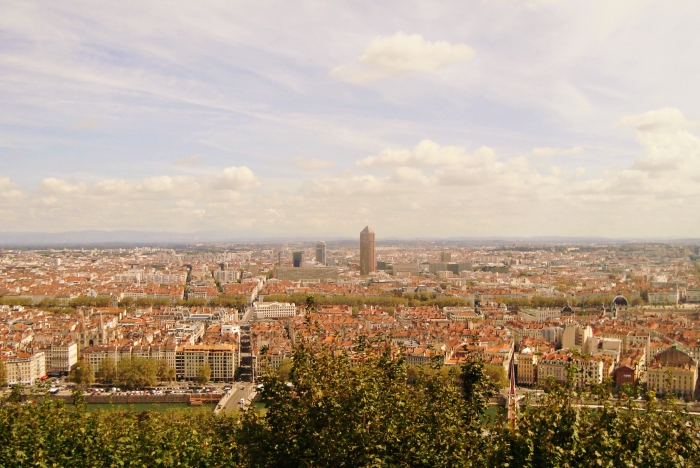 qué ver en Lyon, subir una colina en Vieux Lyon al pie o en funicular para observar la ciudad desde arriba