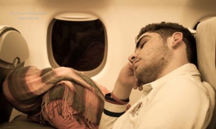 ¿Cómo dormir mejor en un avión?