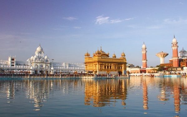 El Templo Dorado de Amritsar en India
