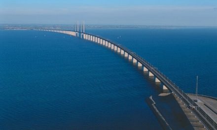 El puente del túnel de Øresundsbron que conecta Suecia y Dinamarca bajo el agua