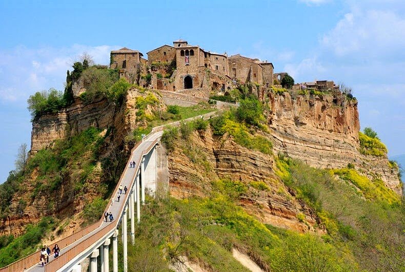 Civita di Bagnoregio, colina y pueblo abandonado en Italia