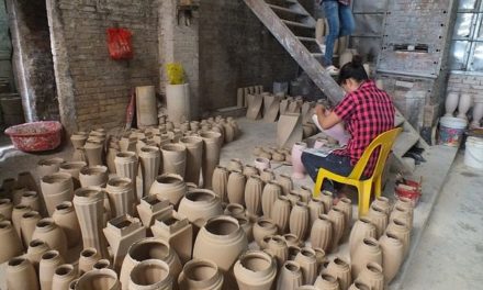 Visita Bat Trang, el pueblo de porcelana cerca de Hanoi.