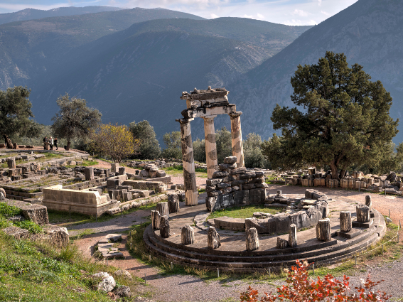 Foto genial de las ruinas en Delfos, una de las mejores cosas que hacer en Grecia