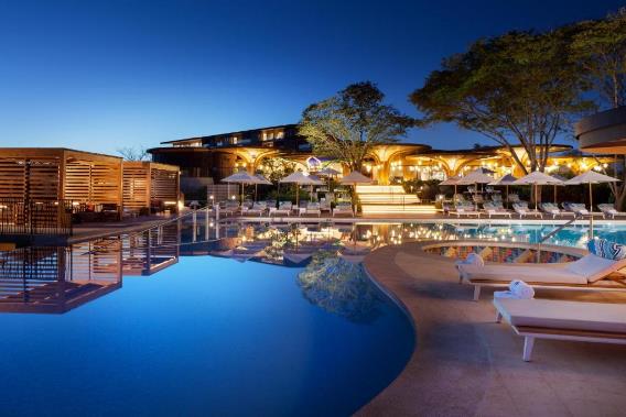 Piscina en el W Costa Rica Resort, una selección para los mejores resorts todo incluido en Costa Rica