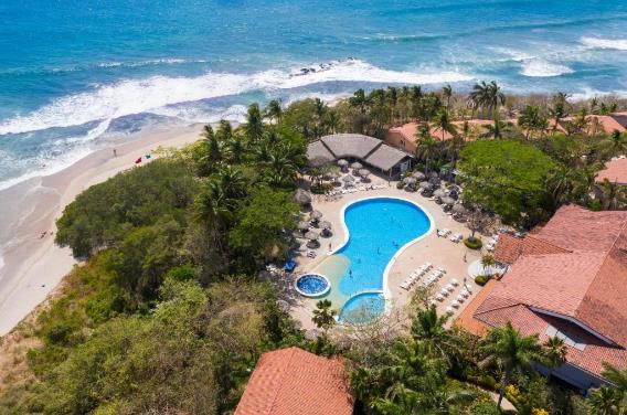 Vista aérea del Occidental Tamarindo, uno de los mejores resorts todo incluido de Costa Rica