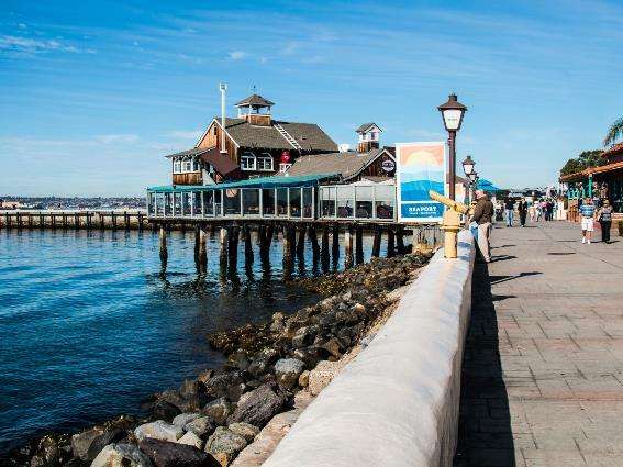 Vista frente al mar de Seaport Village, una de las mejores cosas que hacer en San Diego